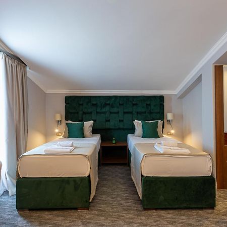 Hotel Ideall ポドゴリツァ エクステリア 写真