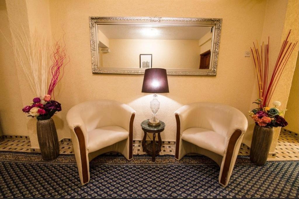 Hotel Ideall ポドゴリツァ エクステリア 写真