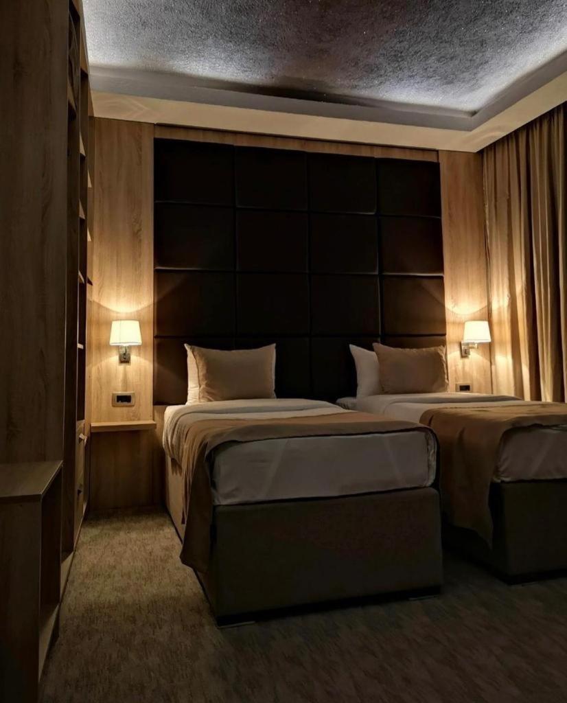 Hotel Ideall ポドゴリツァ エクステリア 写真
