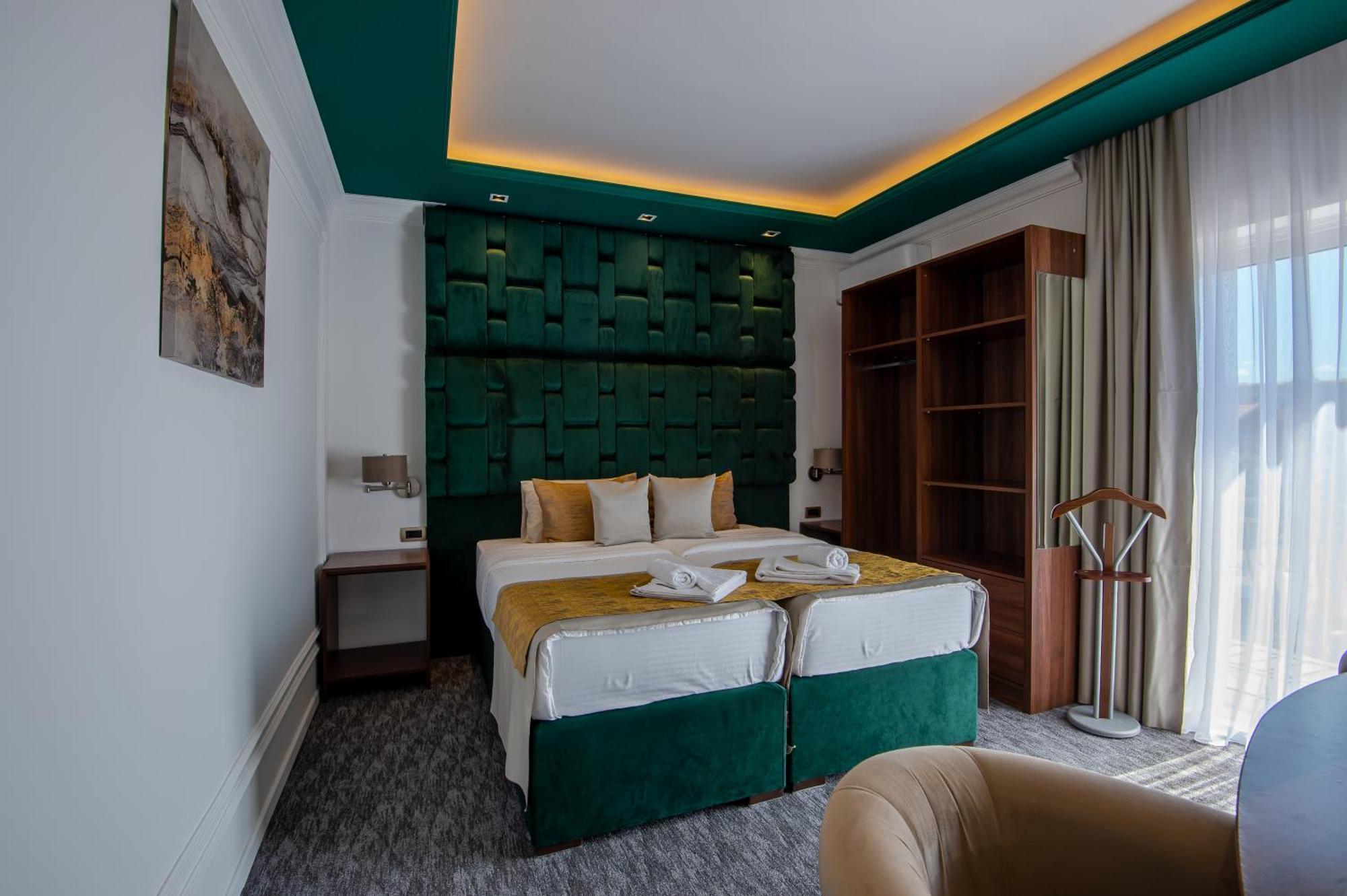 Hotel Ideall ポドゴリツァ エクステリア 写真