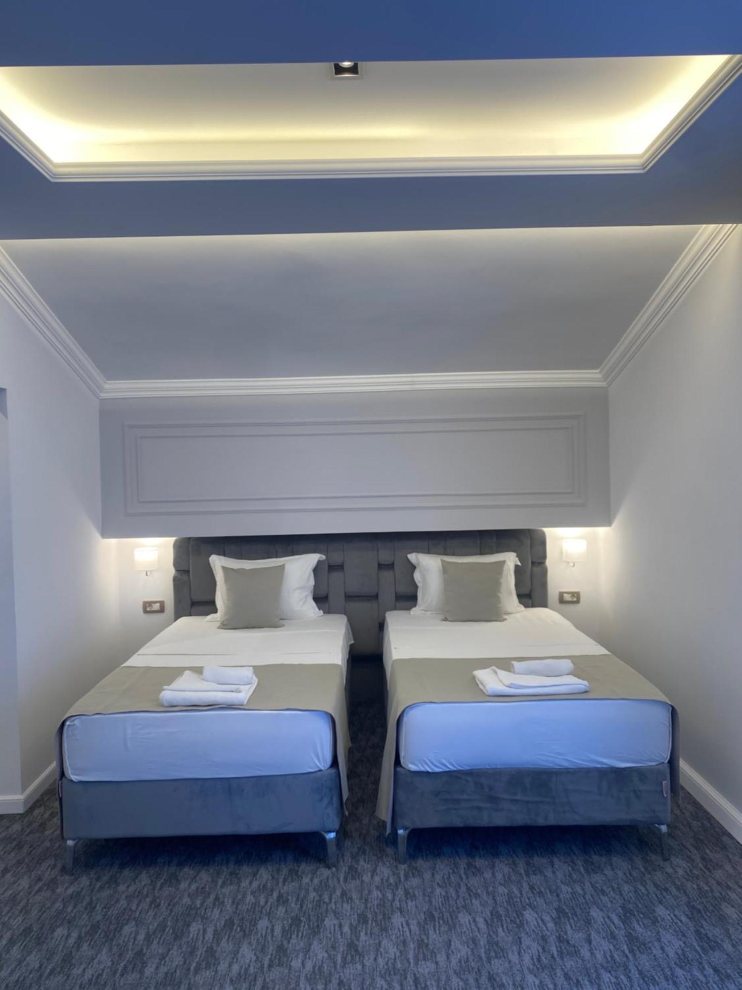 Hotel Ideall ポドゴリツァ エクステリア 写真