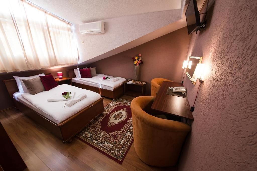 Hotel Ideall ポドゴリツァ 部屋 写真