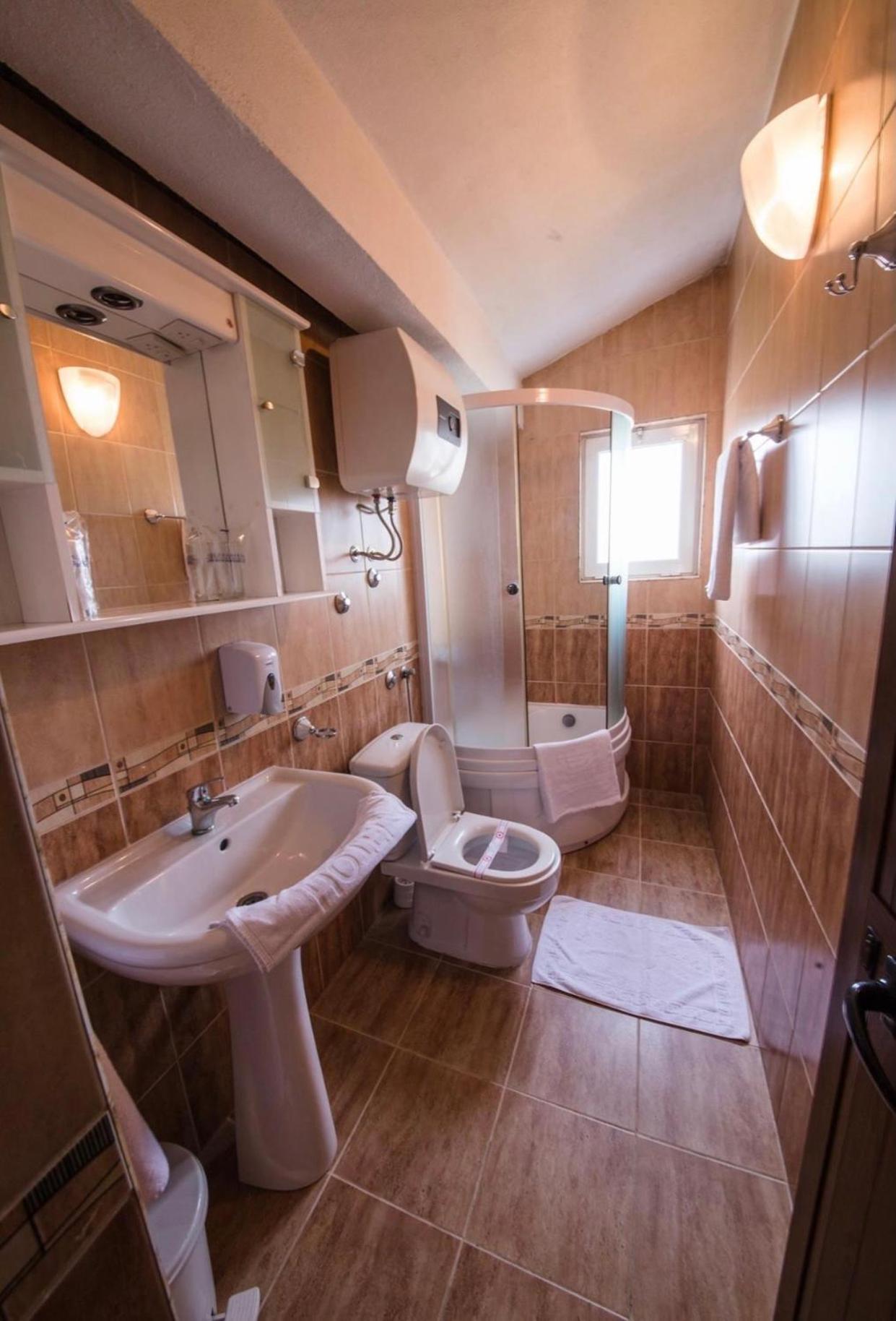 Hotel Ideall ポドゴリツァ 部屋 写真